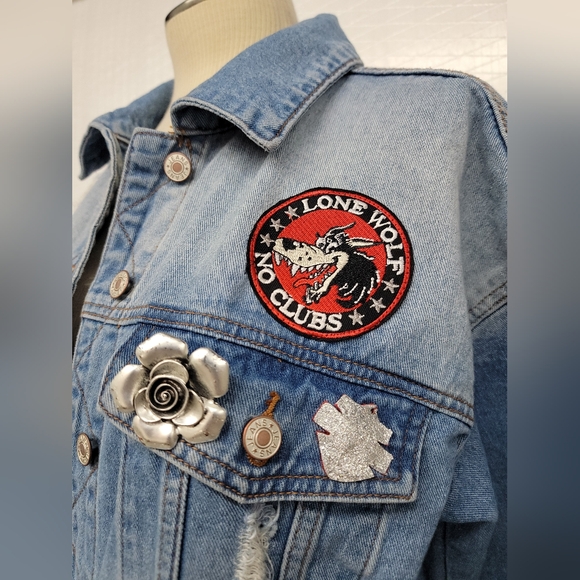 Jean Jacket with Fringe & Lace Sleeves, Winged Goddess, Lone Wolf Upcycled - Picture 6 of 10